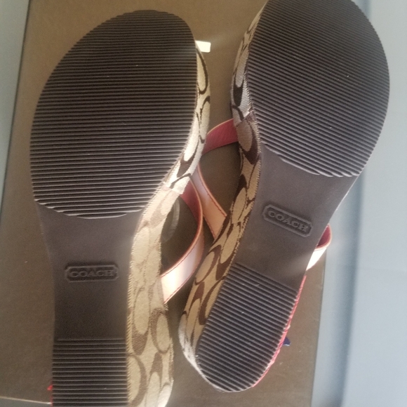 Coach - Picture 3 of 3